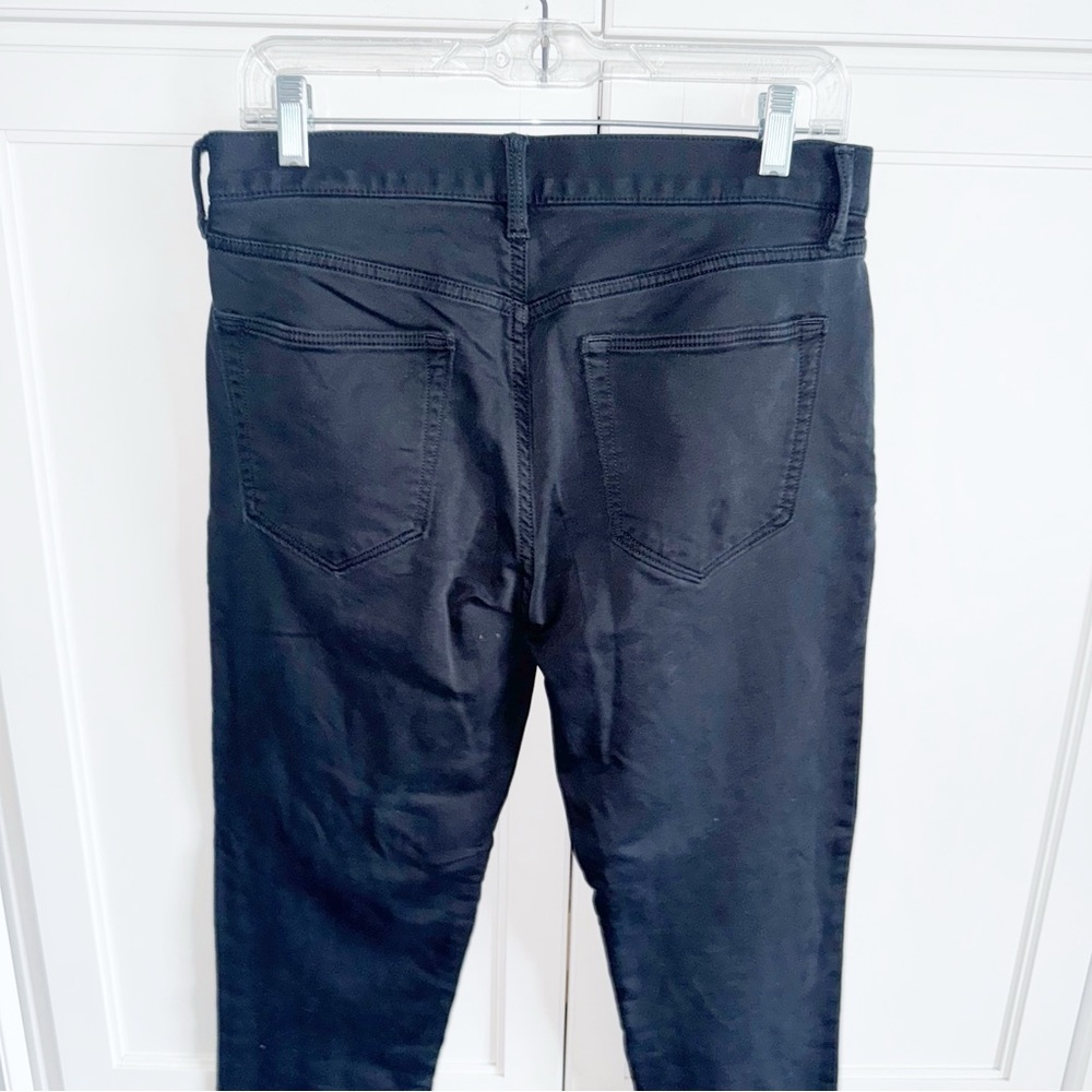 Banana Republic Men’s Straight Black TPRD Traveler Jean 30/30
Athletic fit - Picture 9 of 13
